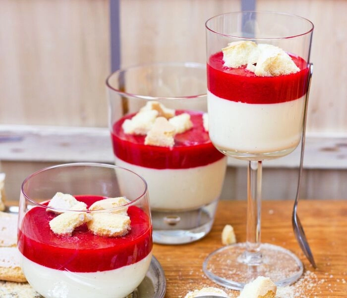 mascarpone cream with white chocolate - dessert in a jar