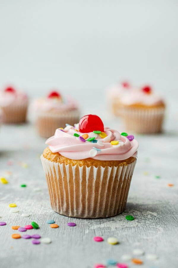 pistachio muffins with strawberry filling