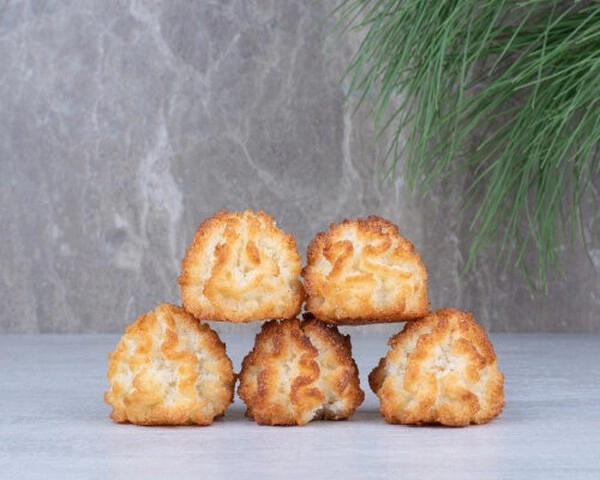 juicy coconut macaroons