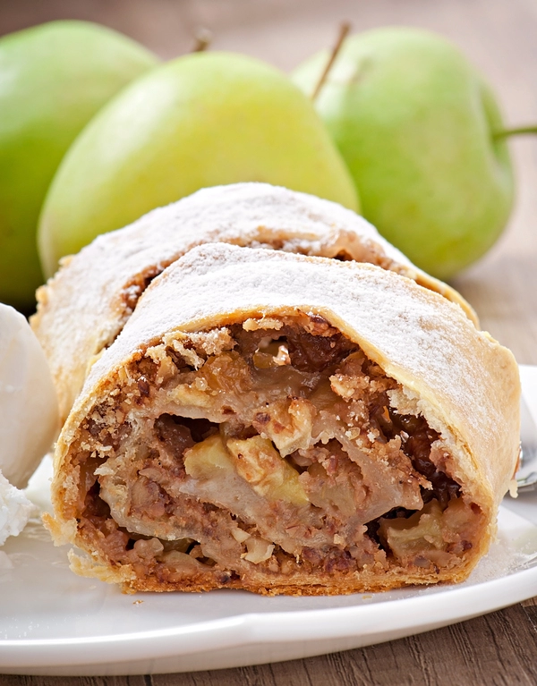 apple strudel made from puff pastry