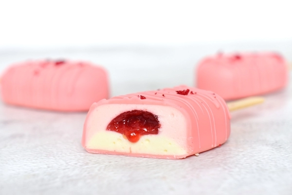strawberry lights with white chocolate