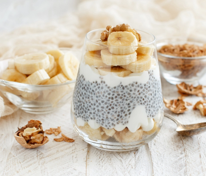 fit chia pudding with banana