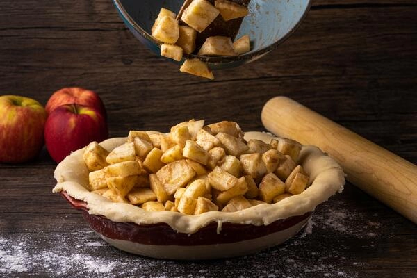 scented apples with cinnamon