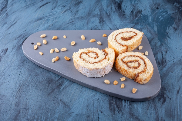 rolls with mango filling