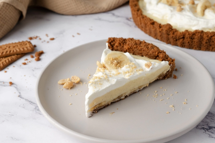 delicious banana pie with vanilla cream