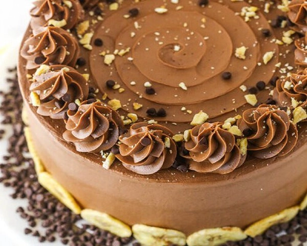 triple chocolate cake with bananas