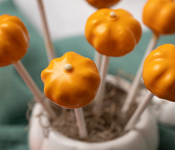 pumpkin-shaped cake pops