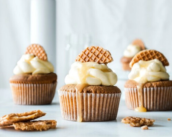 muffins with vanilla filling