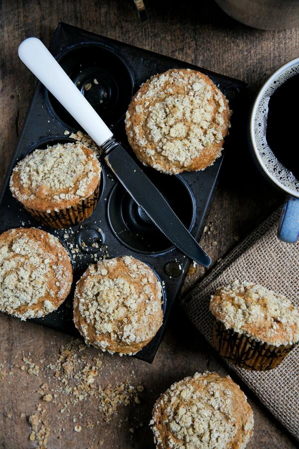 muffins with apple crumble