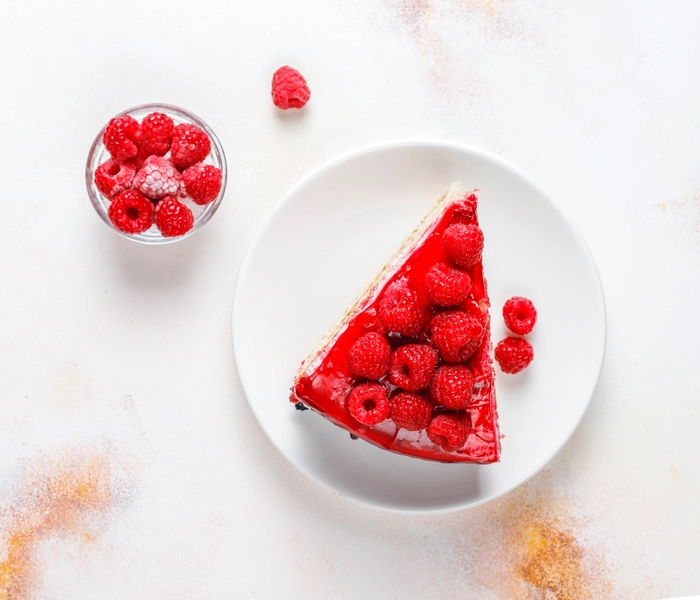 vanilla cake with raspberries