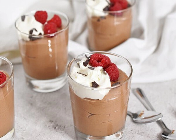 chocolate mousse in a glass