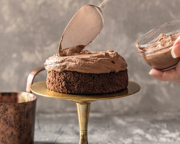 chocolate cake with red wine