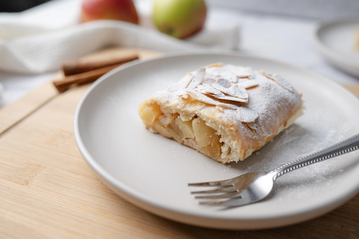 apple strudel in sweet and salty version