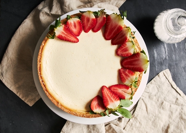 white chocolate and strawberry cheesecake