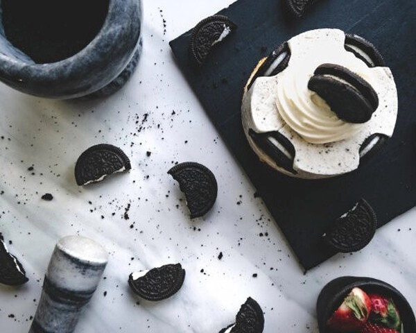 no-bake cake with oreo biscuits