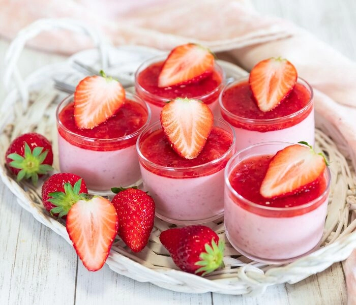 strawberry mousse in a jar