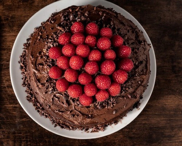 chocolate cake with raspberry