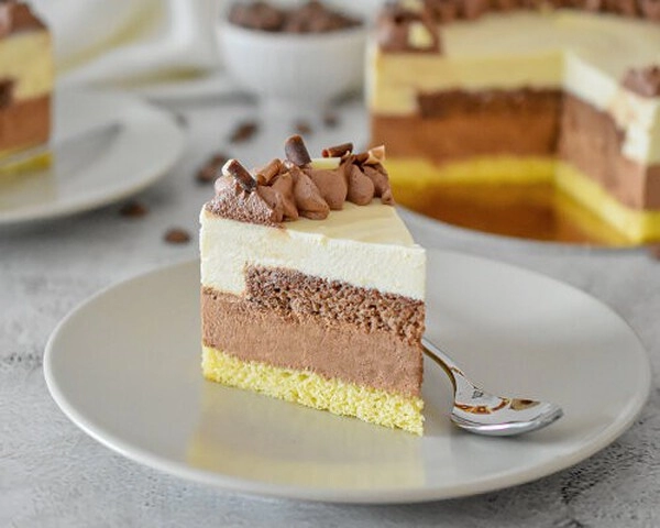 chocolate-vanilla cake