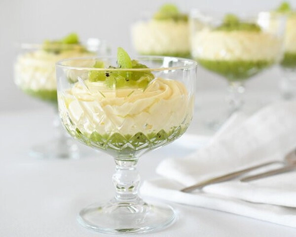 vanilla cream with kiwi in a glass