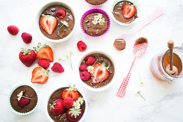 chocolate cream with strawberries