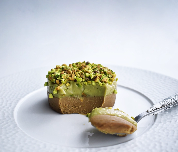 monoportion cake with pistachio