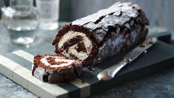 chocolate roulade with vanilla cream