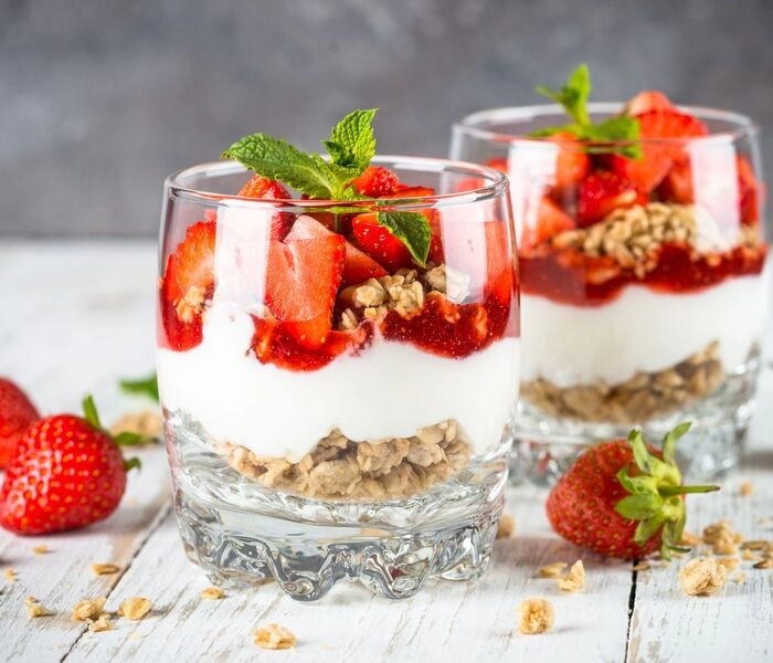 quick mascarpone dessert with strawberries